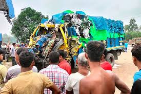 Six  killed in Dinajpur bus-truck collision