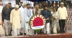 Interim govt pays tribute at Martyrs' Memorial, Shaheed Minar