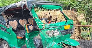 6 killed as truck hits auto-rickshaw in Narsigndi