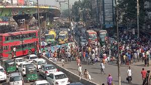 Battery-run rickshaw drivers continue road blockade for 6th day