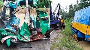 5 killed as train crashes into auto-rickshaw in Cumilla