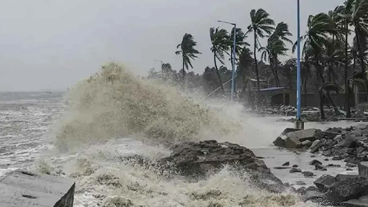 Cautionary signal no 3 issued for maritime ports