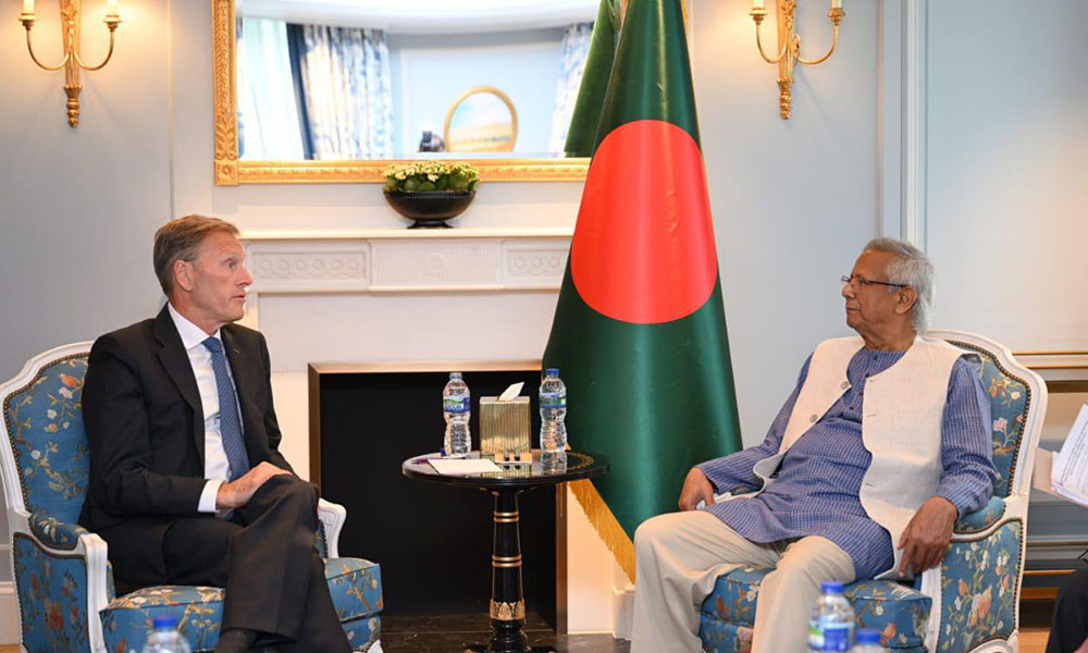 Yunus begins UK visit with high-level meetings